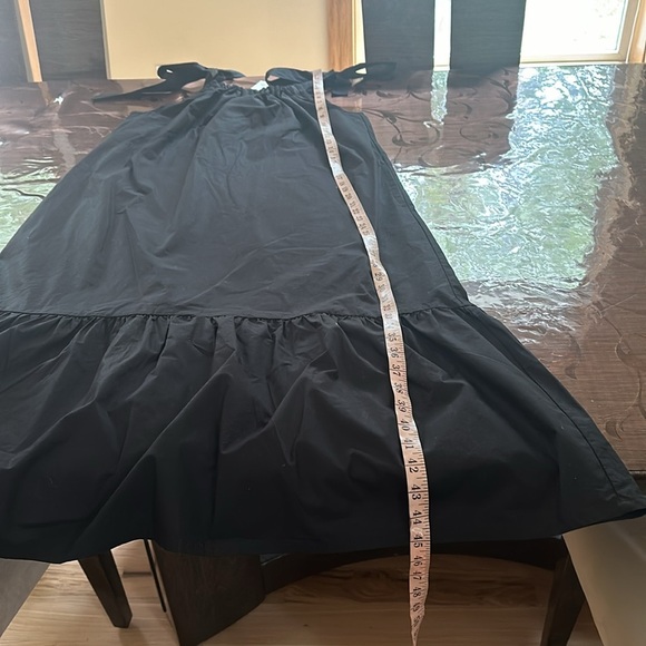 Elegant Black Sleeveless Dress - Picture 7 of 10